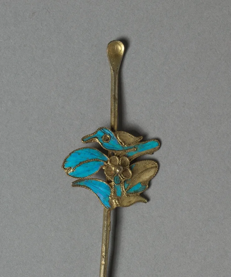 Gilded silver headdress ornament with blue kingfisher-feather decoration