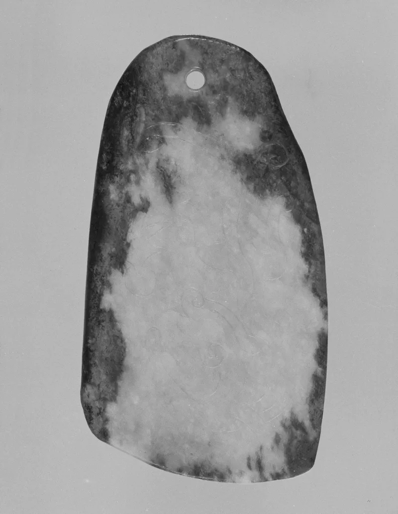 Jade (nephrite) pendant, qing dynasty, 10.6 cm long.