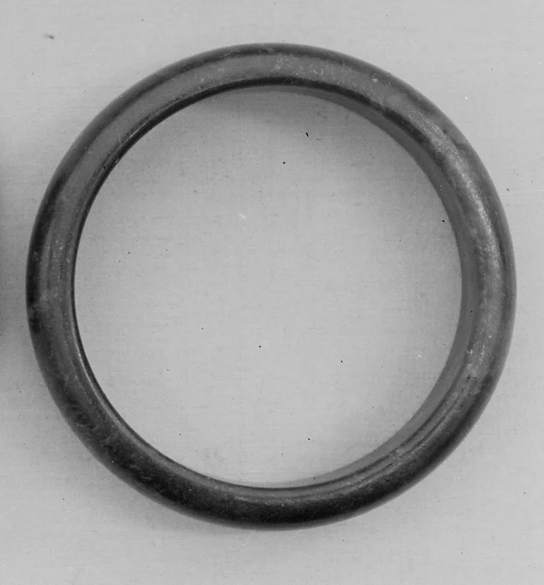 Jade (nephrite) armlet, qin and han dynasties, 8.3 cm across.
