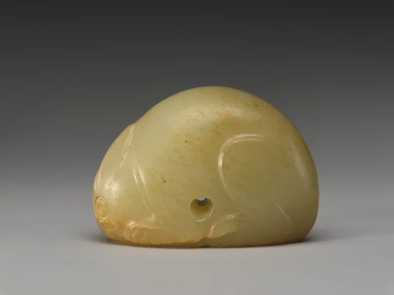 Jade (nephrite) pendant, qing dynasty, 3.8 cm long.