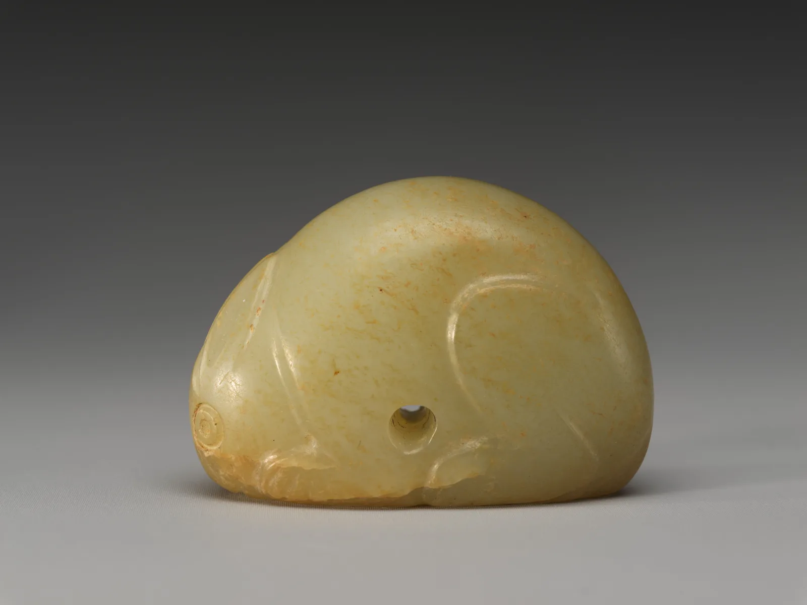 Jade (nephrite) pendant, qing dynasty, 3.8 cm long.