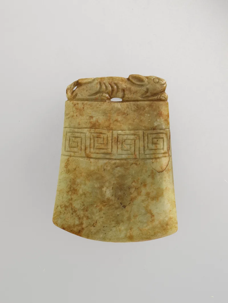Jade (nephrite) pendant, qing dynasty, 5.7 cm wide.