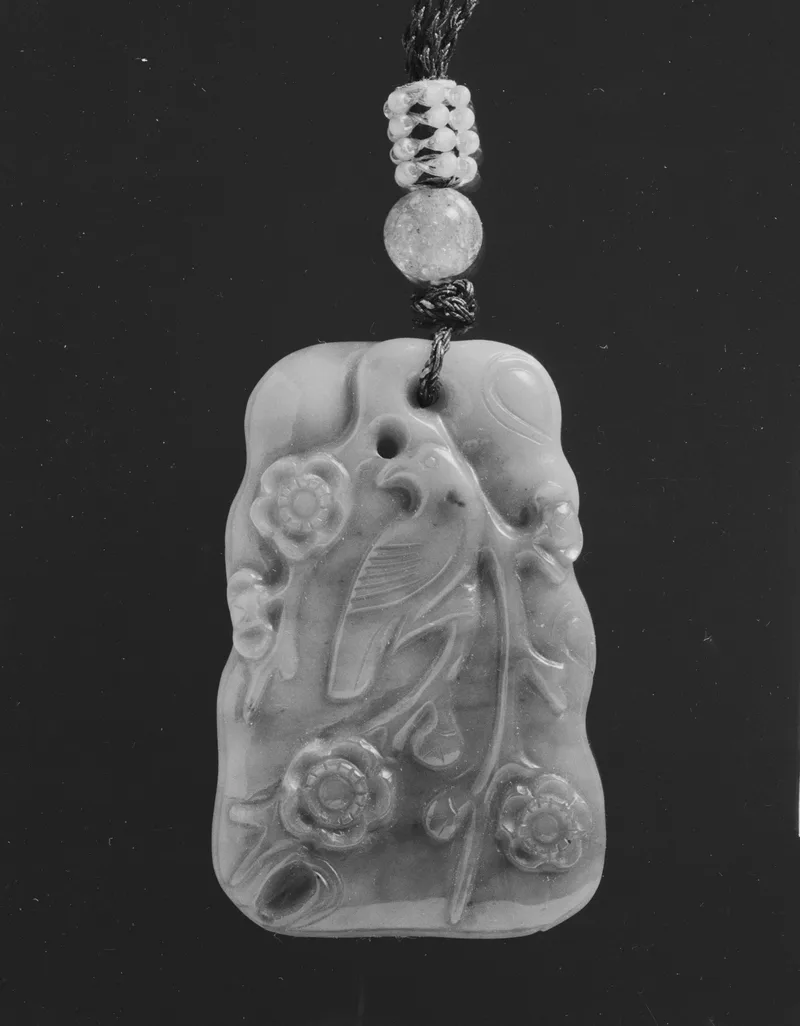 Jade (nephrite) pendant, qing dynasty, 3.5 cm wide.
