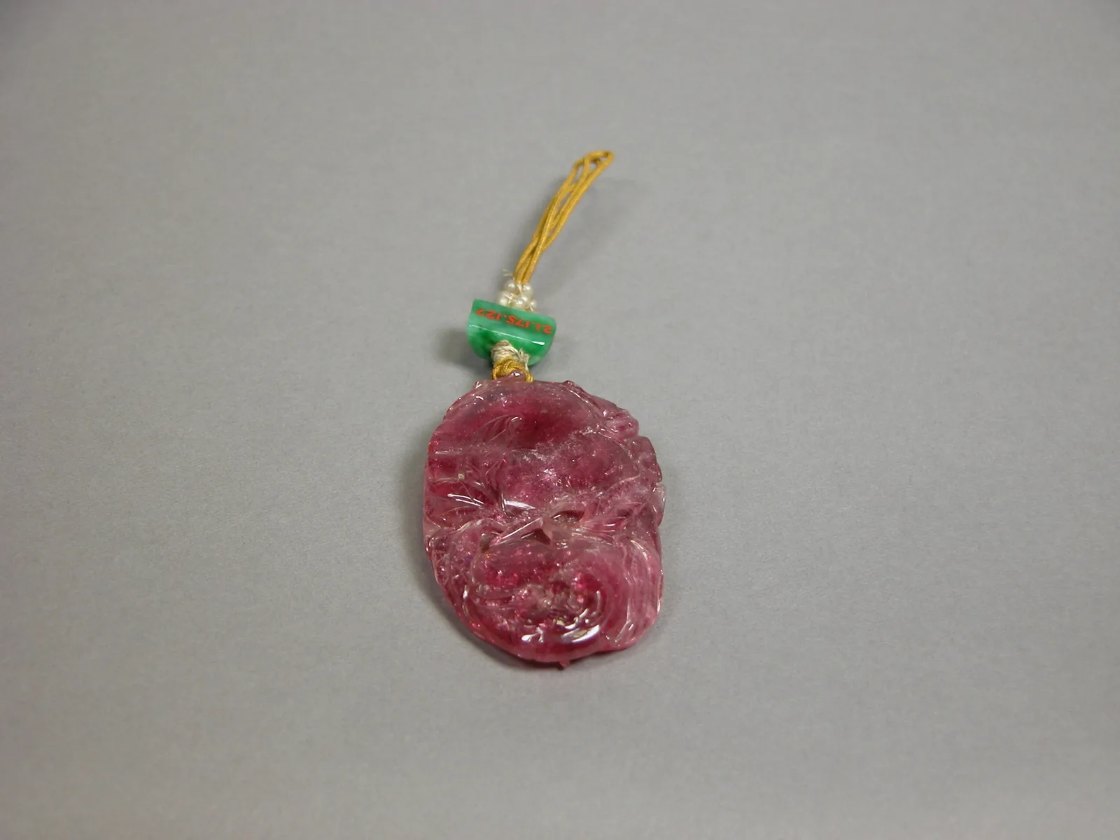 Tourmaline pendant, with floral designs, qing dynasty, 5.7 cm high.