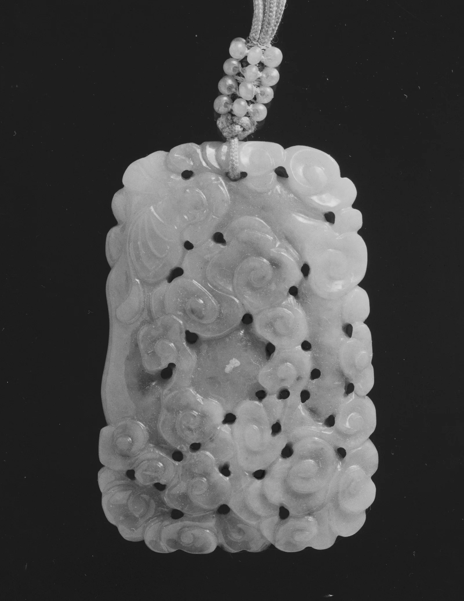 Jade (nephrite) pendant, qing dynasty, 5.2 cm high.