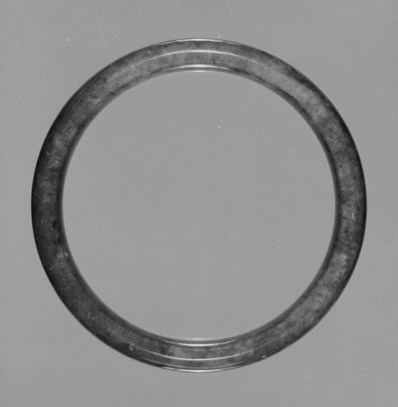 Jade (nephrite) armlet, qing dynasty, 7.1 cm across.
