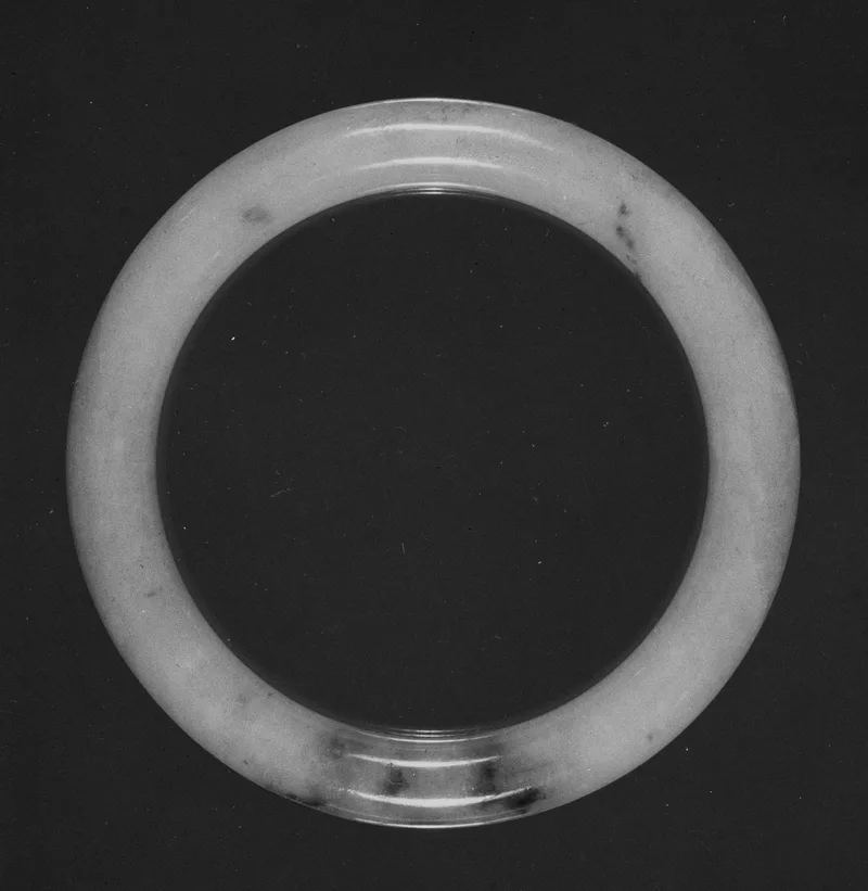 Jadeite armlet, qing dynasty, 7.9 cm across.