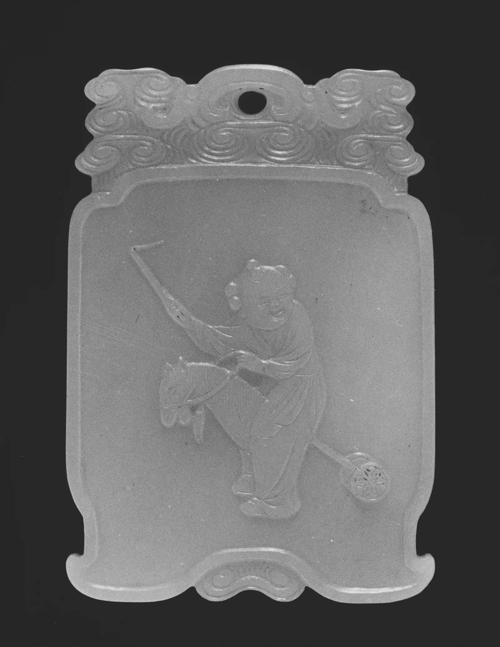 Jade (nephrite) pendant, qing dynasty, 4.4 cm wide.