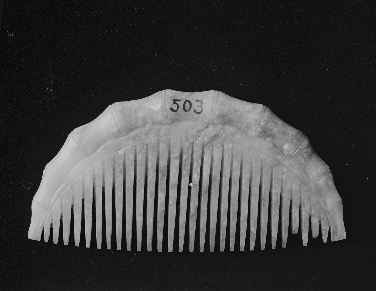 Jadeite comb, qing dynasty, 3.3 cm high.