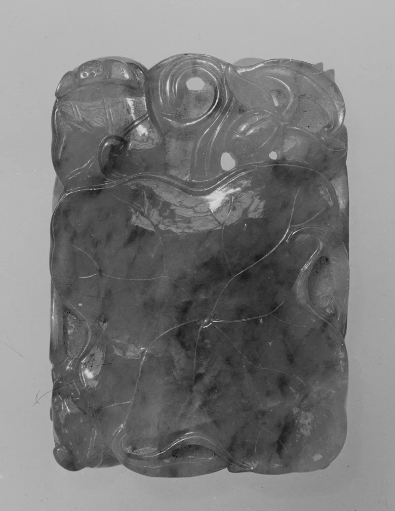 Jade (nephrite) pendant, qing dynasty, 3.7 cm wide.