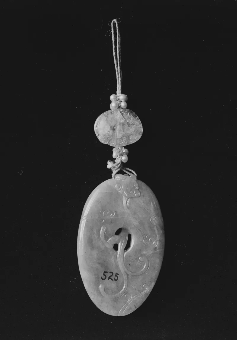 Jadeite pendant, qing dynasty, 5.6 cm high.