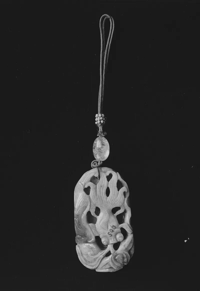 Jadeite pendant, qing dynasty, 5.1 cm high.