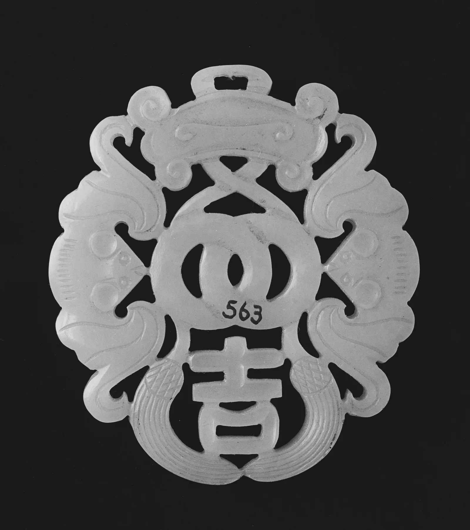 Jade (nephrite) pendant, qing dynasty, 5.3 cm high.