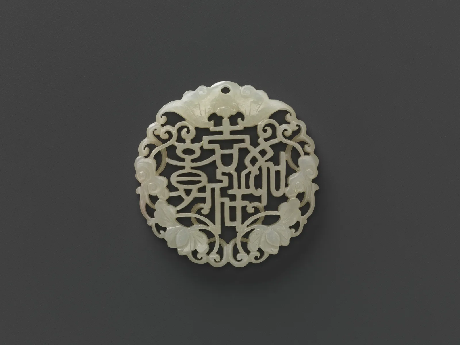 Jade (nephrite) pendant, qing dynasty, 0.5 cm high.