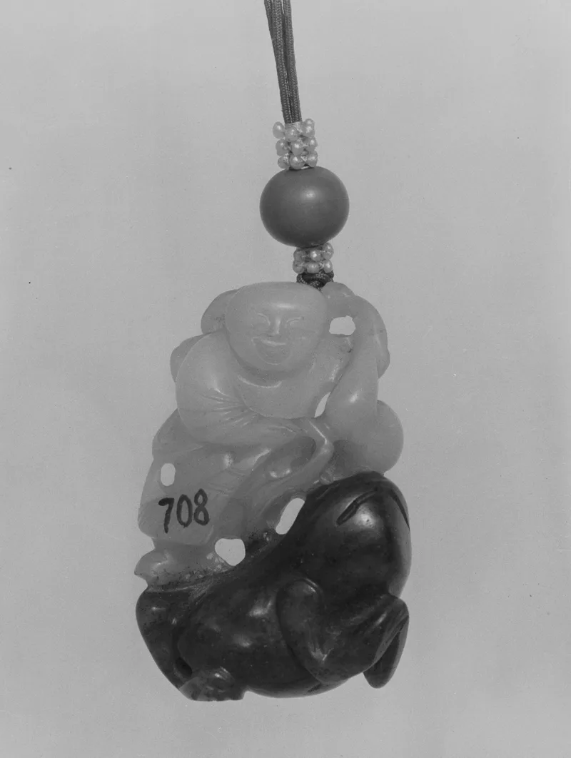 Jade (nephrite) pendant, qing dynasty, 5.3 cm high.