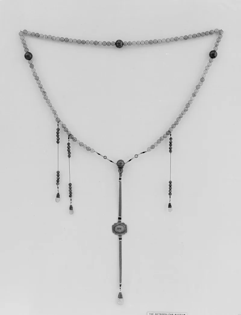Silver and glass necklace, qing dynasty, 118.1 cm long.