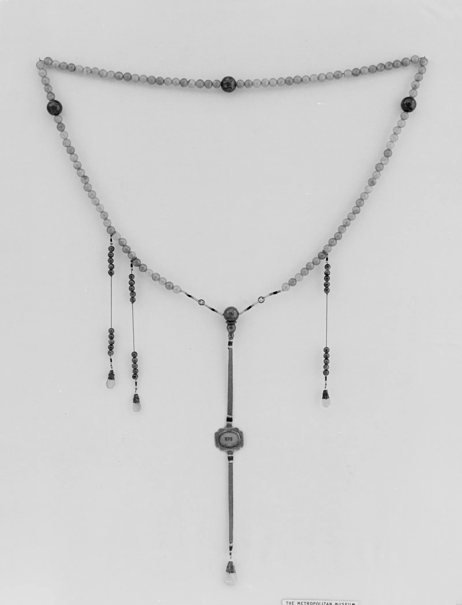 Silver and glass necklace, qing dynasty, 118.1 cm long.