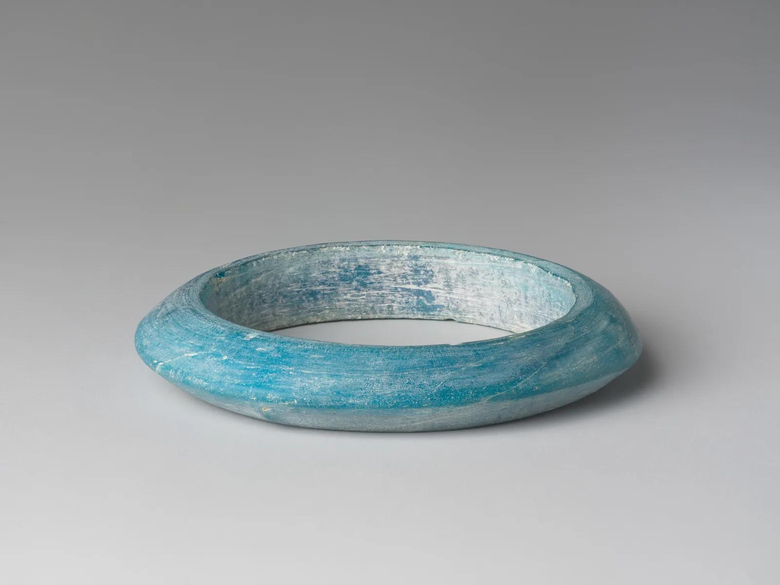 Glass armlet, shang and zhou dynasties, 1.3 cm wide.