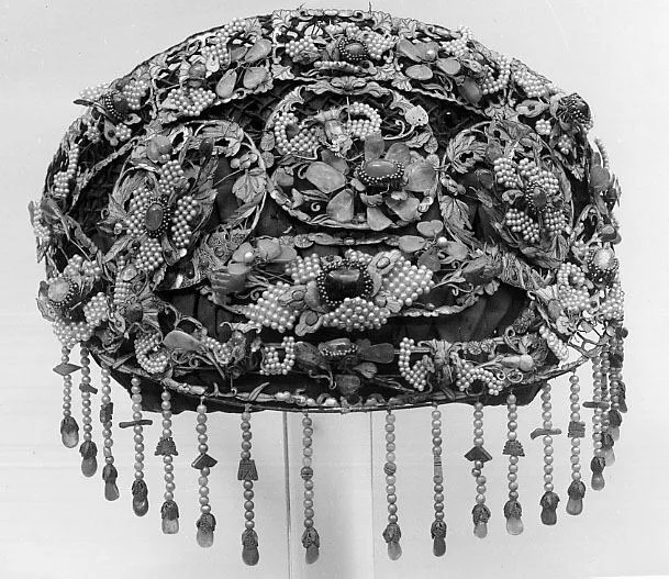 Kingfisher feather headdress, qing dynasty, 17.8 cm high.