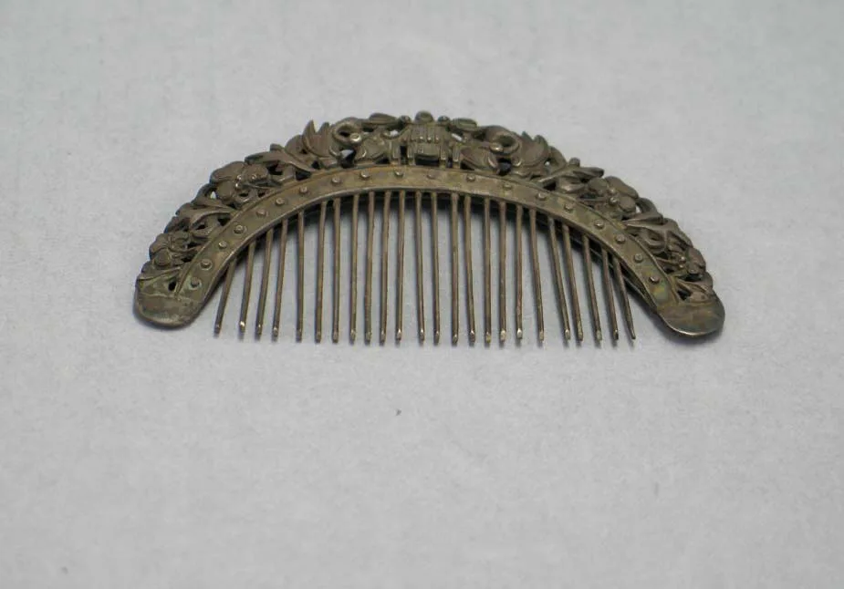Silver comb, song, liao, jin and yuan dynasties, 5.1 cm high.