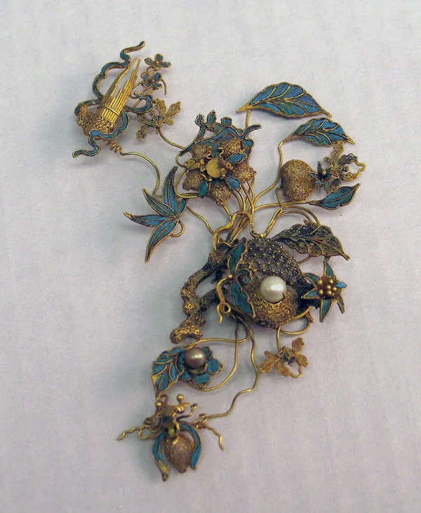 Gold headdress ornament, qing dynasty, 5.7 cm wide.