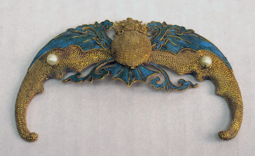 Gold and kingfisher feather headdress ornament, qing dynasty, 5.1 cm wide.