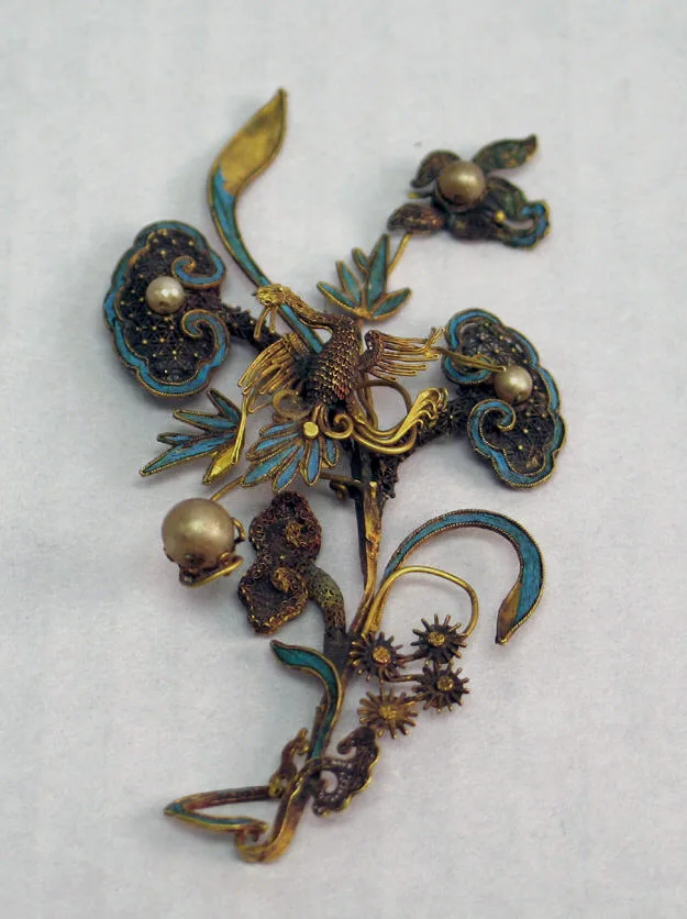 Gold and kingfisher feather headdress ornament, qing dynasty, 5.7 cm wide.