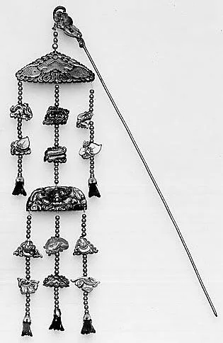 Pearl, kingfisher feather and amber hairpin, qing dynasty, 26 cm long.