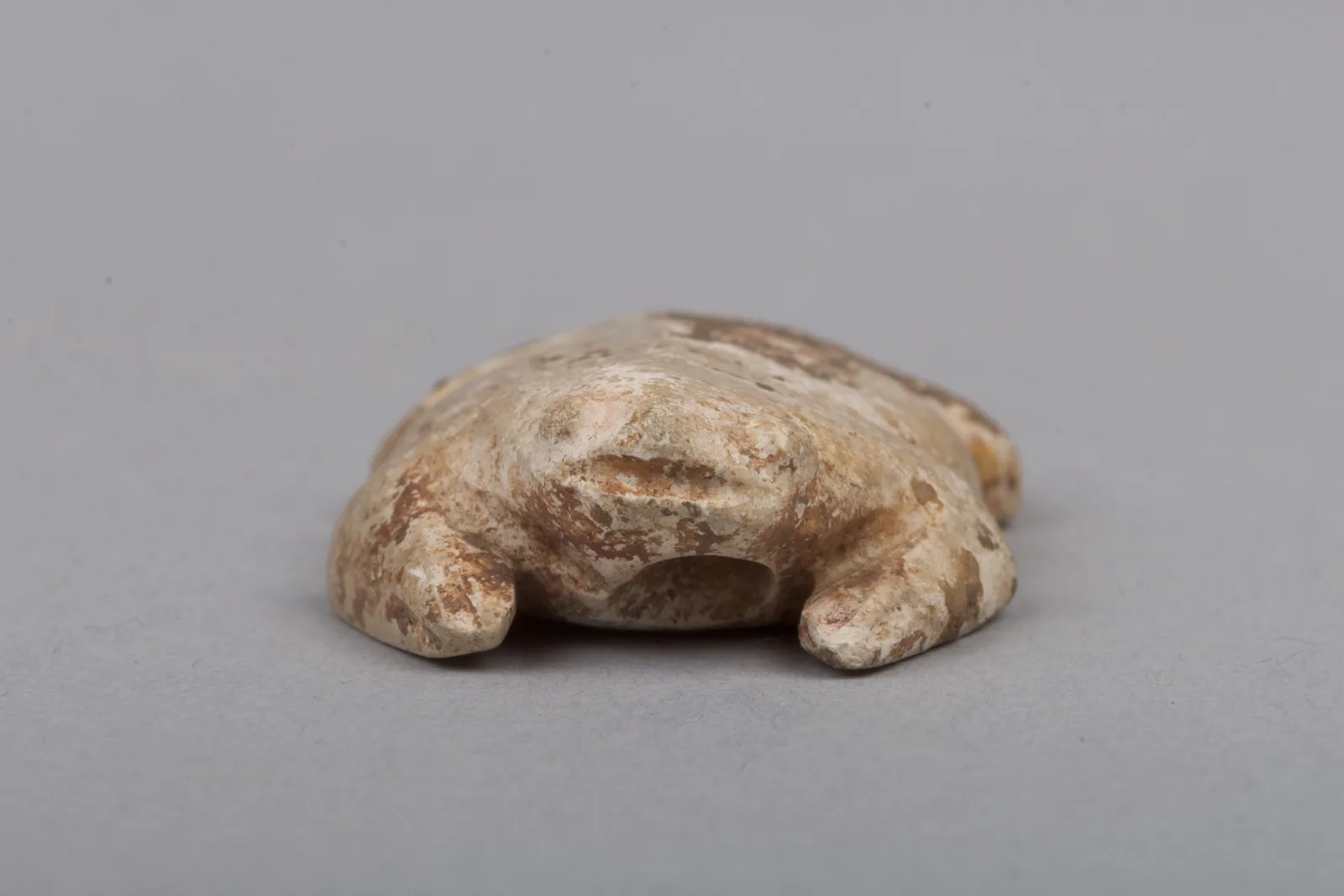 Jade (nephrite) pendant, shang and zhou dynasties, 3.3 cm long.