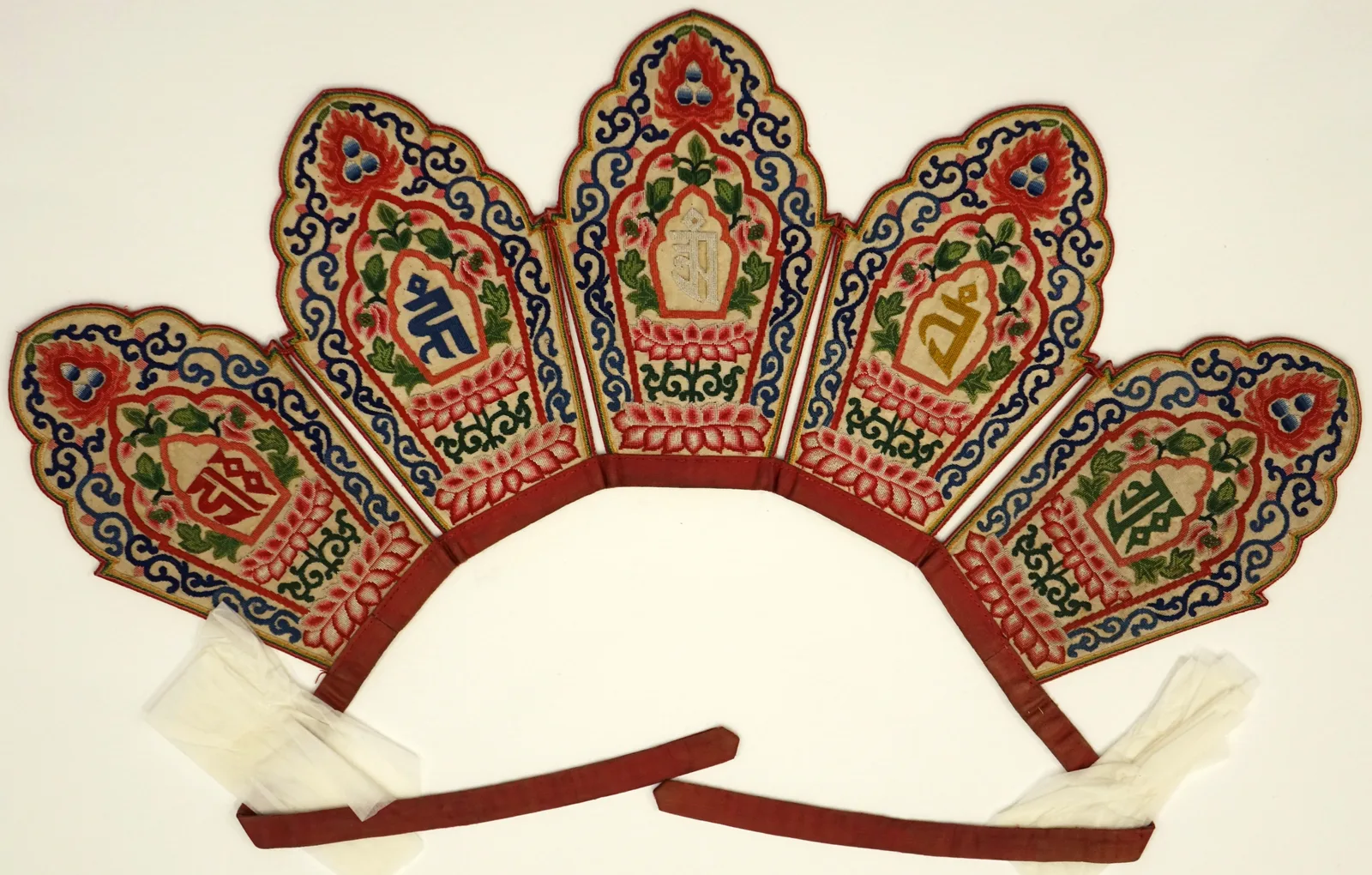 Headdress, qing dynasty, 25.4 cm high.