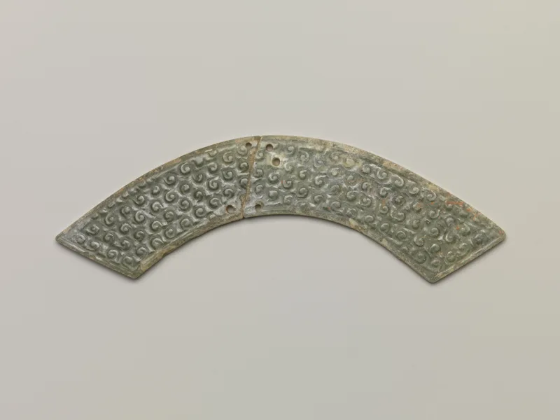 Jade (nephrite) pendant, shang and zhou dynasties, 3.5 cm high.