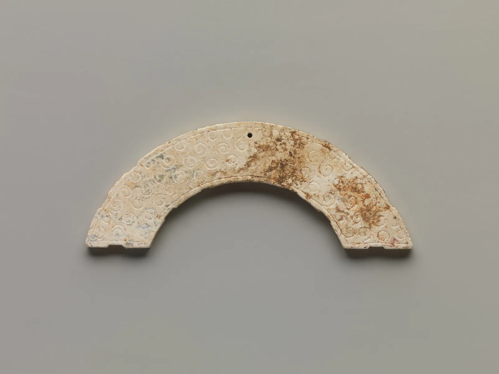 Jade (nephrite) pendant, shang and zhou dynasties, 2.2 cm high.